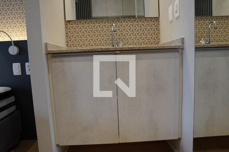Banheiro de kitnet/studio para alugar com 1 quarto, 25m² em Vila Madalena, São Paulo