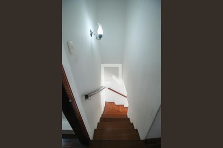 Escada de casa para alugar com 2 quartos, 80m² em Vila Bertioga, São Paulo