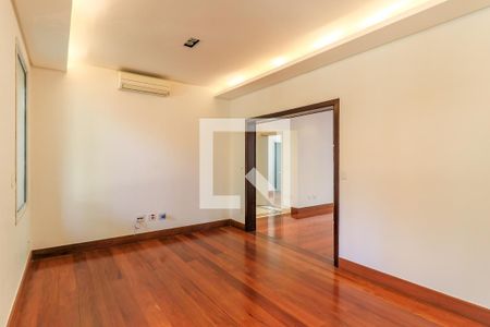 Casa à venda com 608m², 6 quartos e 6 vagasSala de TV