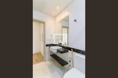 Casa à venda com 608m², 6 quartos e 6 vagasBanheiro da Suíte 3