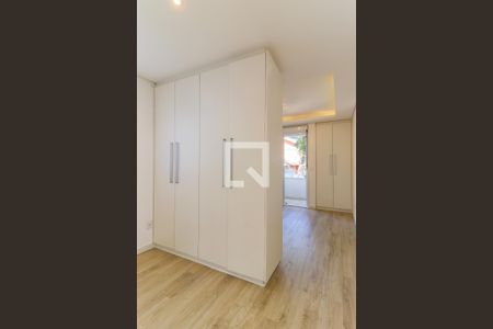 Casa à venda com 608m², 6 quartos e 6 vagasCloset da Suíte 2