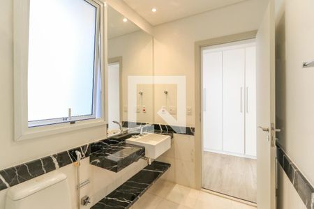 Casa à venda com 608m², 6 quartos e 6 vagasBanheiro da Suíte 2