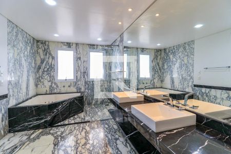 Casa à venda com 608m², 6 quartos e 6 vagasBanheiro da Suíte 1