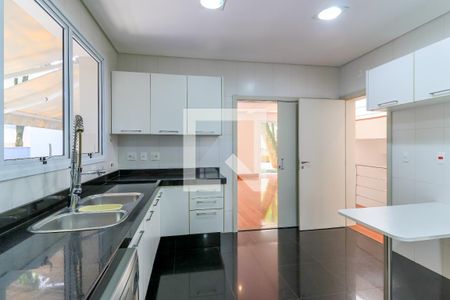Casa à venda com 608m², 6 quartos e 6 vagasCozinha