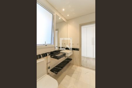 Casa à venda com 608m², 6 quartos e 6 vagasBanheiro da Suíte 2