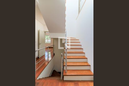 Casa à venda com 608m², 6 quartos e 6 vagasEscada