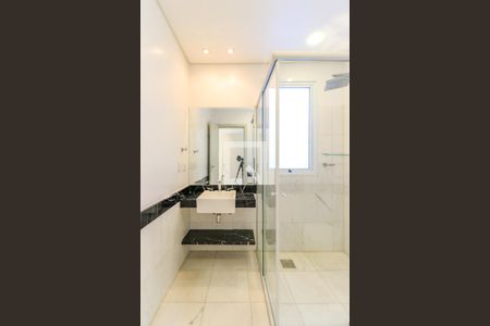 Casa à venda com 608m², 6 quartos e 6 vagasBanheiro da Suíte 4