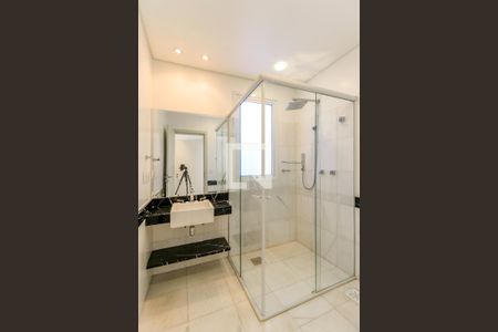 Casa à venda com 608m², 6 quartos e 6 vagasBanheiro da Suíte 4