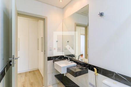 Casa à venda com 608m², 6 quartos e 6 vagasBanheiro da Suíte 3