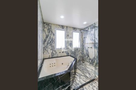 Casa à venda com 608m², 6 quartos e 6 vagasBanheiro da Suíte 1