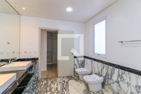 Casa à venda com 608m², 6 quartos e 6 vagasBanheiro da Suíte 1