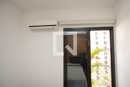 Sala de TV, ar condicionado e terraço  de apartamento à venda com 4 quartos, 127m² em Indianópolis, São Paulo