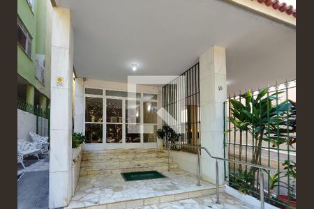 Fachada e portaria de apartamento à venda com 2 quartos, 42m² em Grajaú, Rio de Janeiro