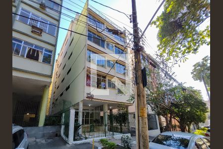 Fachada e portaria de apartamento à venda com 2 quartos, 42m² em Grajaú, Rio de Janeiro