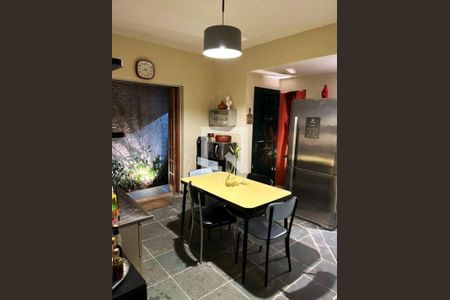 Casa à venda com 2 quartos, 110m² em Vila Clementino, São Paulo