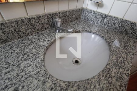 Apartamento para alugar com 62m², 2 quartos e 2 vagasBanheiro Social