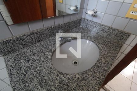 Apartamento para alugar com 62m², 2 quartos e 2 vagasBanheiro do Quarto 1