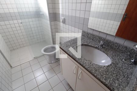 Banheiro do Quarto 1 de apartamento para alugar com 2 quartos, 62m² em Patrimônio, Uberlândia
