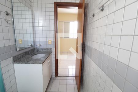 Banheiro do Quarto 1 de apartamento para alugar com 2 quartos, 62m² em Patrimônio, Uberlândia