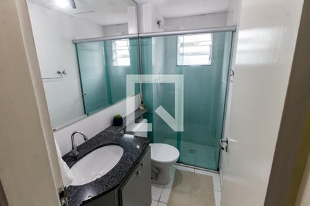 Banheiro de apartamento para alugar com 2 quartos, 49m² em Jardim Paris, São Paulo