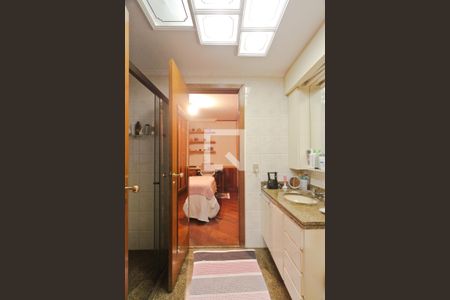 Apartamento à venda com 450m², 6 quartos e 6 vagas Apartamento à venda com 450m², 6 quartos e 6 vagasBanheiro da suíte americana