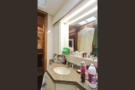 Apartamento à venda com 450m², 6 quartos e 6 vagas Apartamento à venda com 450m², 6 quartos e 6 vagasBanheiro da Suíte 1