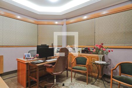 Apartamento à venda com 450m², 6 quartos e 6 vagas Apartamento à venda com 450m², 6 quartos e 6 vagasEscritório