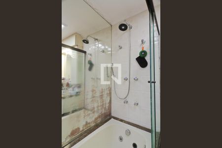 Apartamento à venda com 450m², 6 quartos e 6 vagas Apartamento à venda com 450m², 6 quartos e 6 vagasBanheiro da Suíte 3