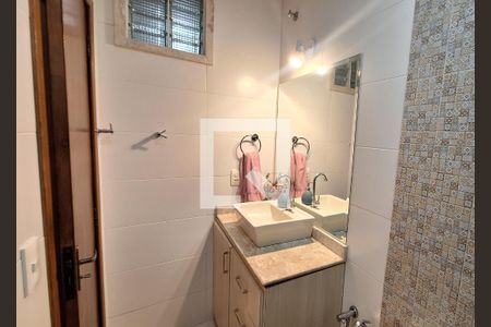 Banheiro de casa para alugar com 3 quartos, 120m² em Jardim Primavera, Duque de Caxias