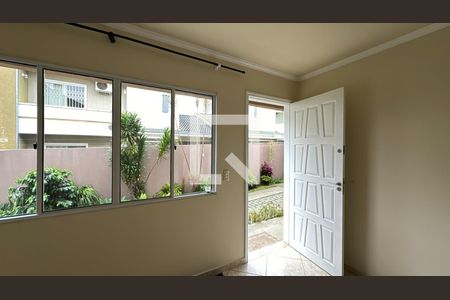 Sala de casa de condomínio para alugar com 3 quartos, 130m² em São Braz, Curitiba