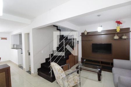 Sala de casa de condomínio para alugar com 4 quartos, 150m² em Morada da Colina, Uberlândia