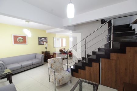 Sala de casa de condomínio para alugar com 4 quartos, 150m² em Morada da Colina, Uberlândia