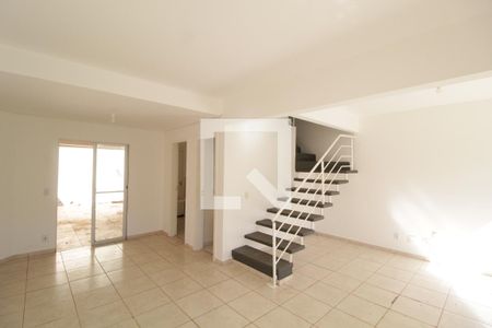 Sala de casa de condomínio para alugar com 3 quartos, 95m² em Morada da Colina, Uberlândia
