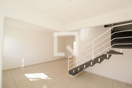 Sala de casa de condomínio para alugar com 3 quartos, 95m² em Morada da Colina, Uberlândia