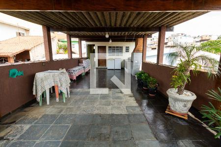 Casa para alugar com 210m², 2 quartos e sem vagaQuintal