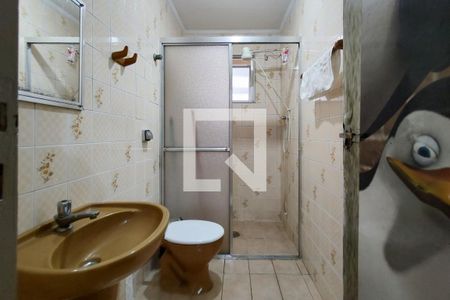 Banheiro de kitnet/studio para alugar com 1 quarto, 32m² em Vila Tupi, Praia Grande