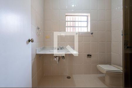 Casa para alugar com 2000m², 3 quartos e 4 vagas Casa para alugar com 2000m², 3 quartos e 4 vagasBanheiro