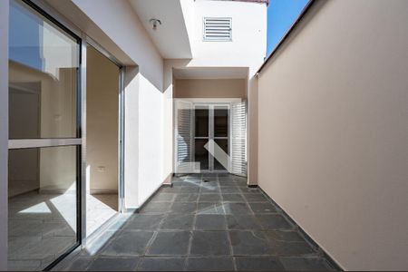 Casa para alugar com 2000m², 3 quartos e 4 vagas Casa para alugar com 2000m², 3 quartos e 4 vagasQuintal 2