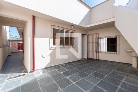 Casa para alugar com 2000m², 3 quartos e 4 vagas Casa para alugar com 2000m², 3 quartos e 4 vagasQuintal 1