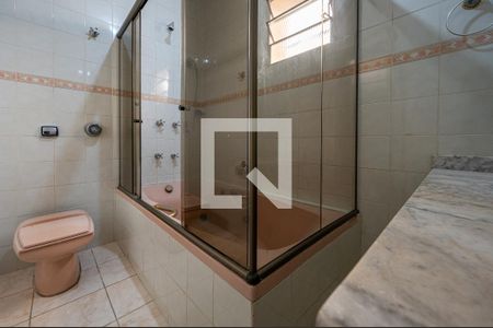 Casa para alugar com 2000m², 3 quartos e 4 vagas Casa para alugar com 2000m², 3 quartos e 4 vagasBanheiro da Suíte 1