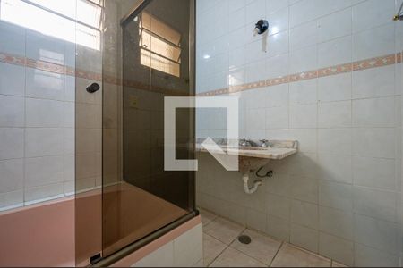Casa para alugar com 2000m², 3 quartos e 4 vagas Casa para alugar com 2000m², 3 quartos e 4 vagasBanheiro da Suíte 1