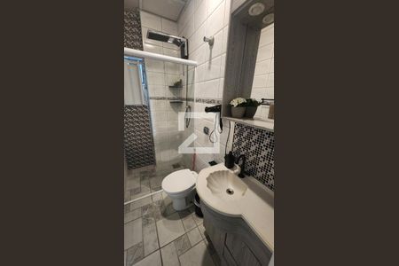 Banheiro de apartamento para alugar com 1 quarto, 42m² em José Menino, Santos