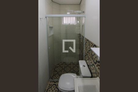 Banheiro de kitnet/studio para alugar com 1 quarto, 20m² em Vila Ema, São Paulo