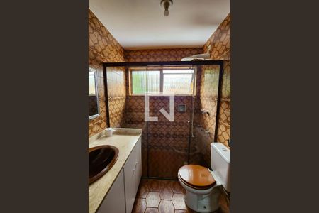 Casa para alugar com 320m², 3 quartos e 4 vagas Casa para alugar com 320m², 3 quartos e 4 vagasBanheiro da Suíte