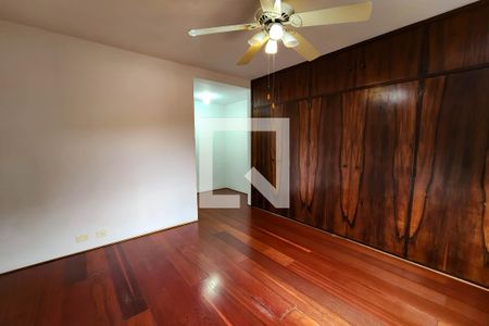 Casa para alugar com 320m², 3 quartos e 4 vagas Casa para alugar com 320m², 3 quartos e 4 vagasSuíte