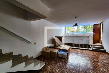 Casa para alugar com 320m², 3 quartos e 4 vagas Casa para alugar com 320m², 3 quartos e 4 vagasSala de Estar