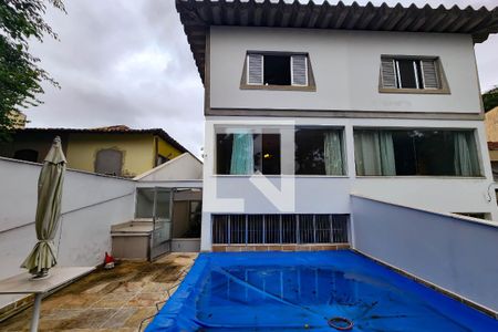 Casa para alugar com 320m², 3 quartos e 4 vagas Casa para alugar com 320m², 3 quartos e 4 vagasÁrea comum - Piscina