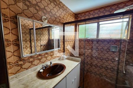 Casa para alugar com 320m², 3 quartos e 4 vagas Casa para alugar com 320m², 3 quartos e 4 vagasBanheiro da Suíte