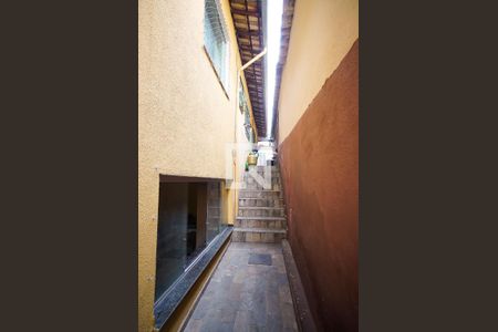 Casa à venda com 180m², 4 quartos e 2 vagas Casa à venda com 180m², 4 quartos e 2 vagasCorredor