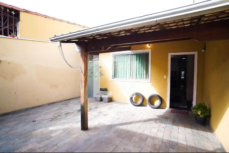 Casa à venda com 180m², 4 quartos e 2 vagas Casa à venda com 180m², 4 quartos e 2 vagasFrente da casa